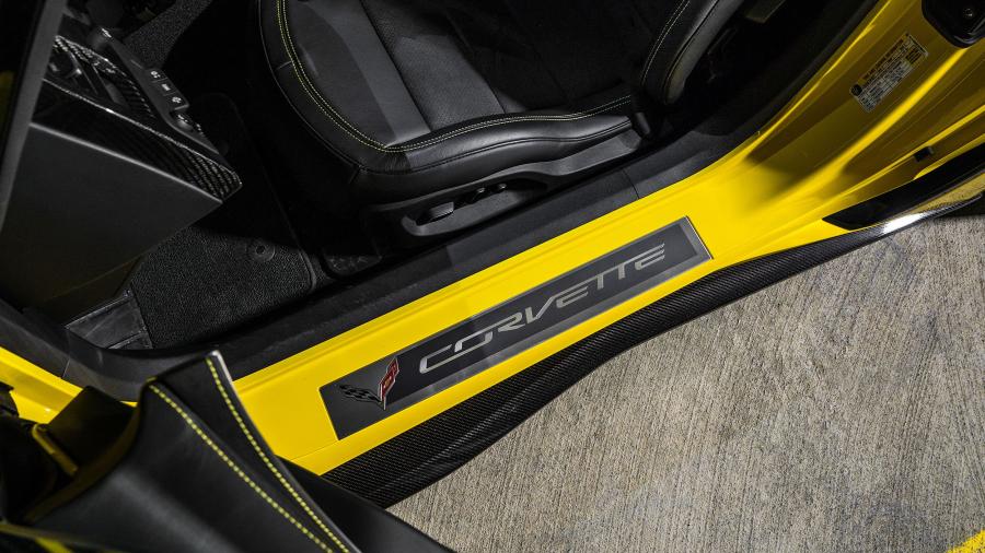 Детали интерьера Chevrolet Corvette ZR1 (C7) 2018 года  (фото 66 из 67)